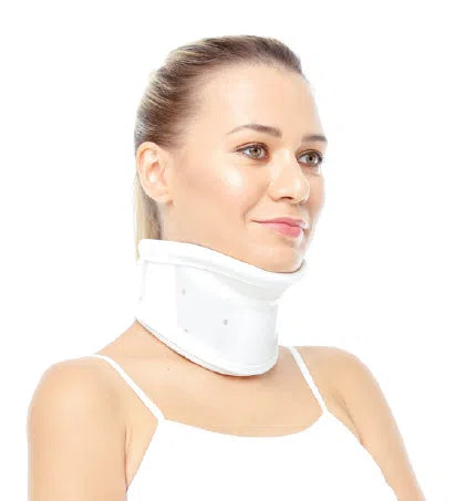 Dampigo ORX-B205 Çenelikli (Cervical) Boyunluk, plastik malzemesi ve ayarlanabilir cırt bantlarıyla boyun bölgesine maksimum destek sağlayan, çene desteğiyle hareketleri kısıtlayan ortopedik boyunluk.