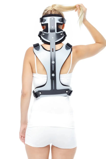 Dampigo ORX-B211, Minevra ortezi (gri, plastik/metal, (S, 33-37 cm), (M, 38-42 cm), (L, 42-46  cm)). Boyun ve üst omurga bölgesini tamamen sabitleyerek güçlü destek sağlar, ciddi yaralanmalarda ve ameliyat sonrası iyileşme sürecinde kullanılır.